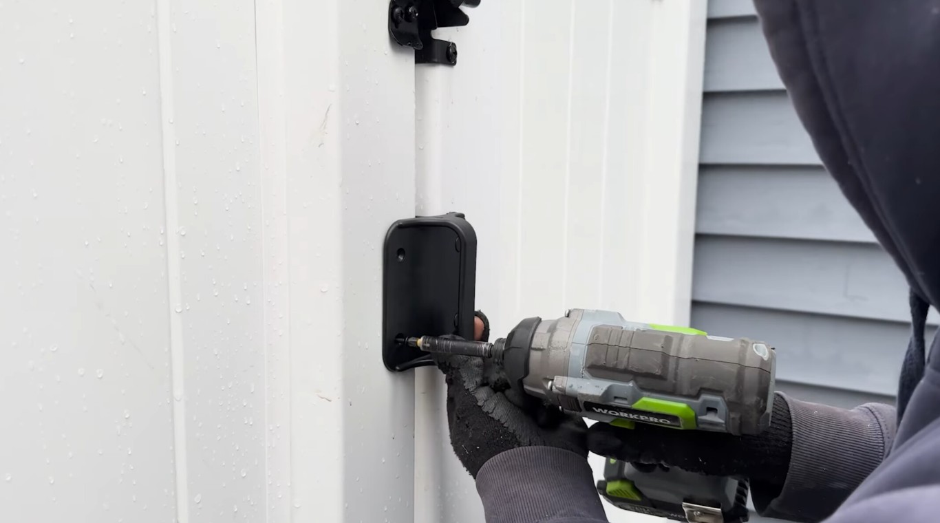 Professional fence contractor installing new residential fence in Kingsport, TN