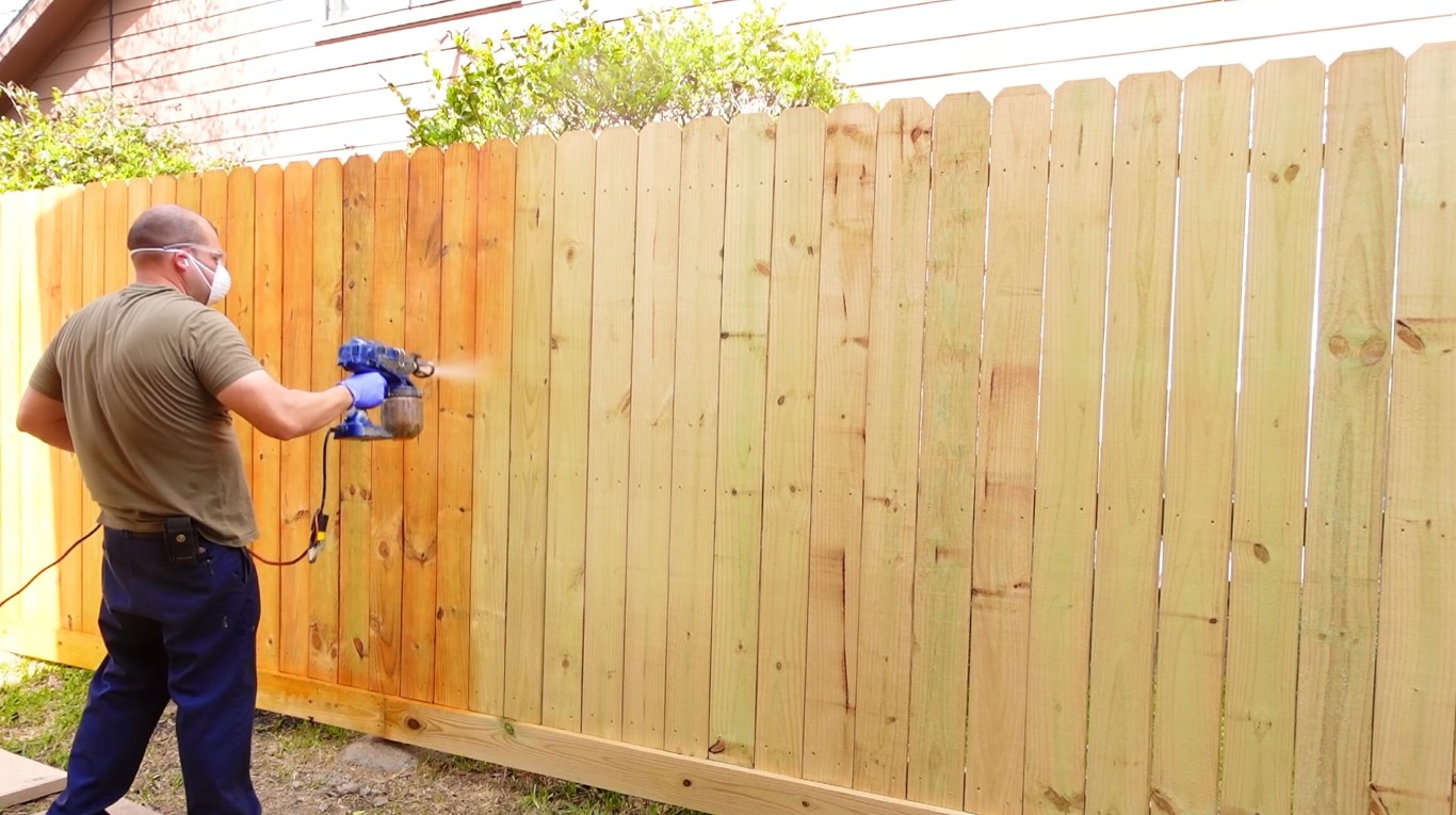 Weather-resistant fence materials and professional maintenance services in Kingsport, TN